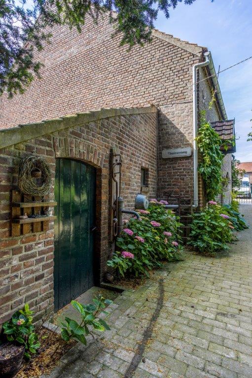 onze tuin een pareltje van rust en kleur